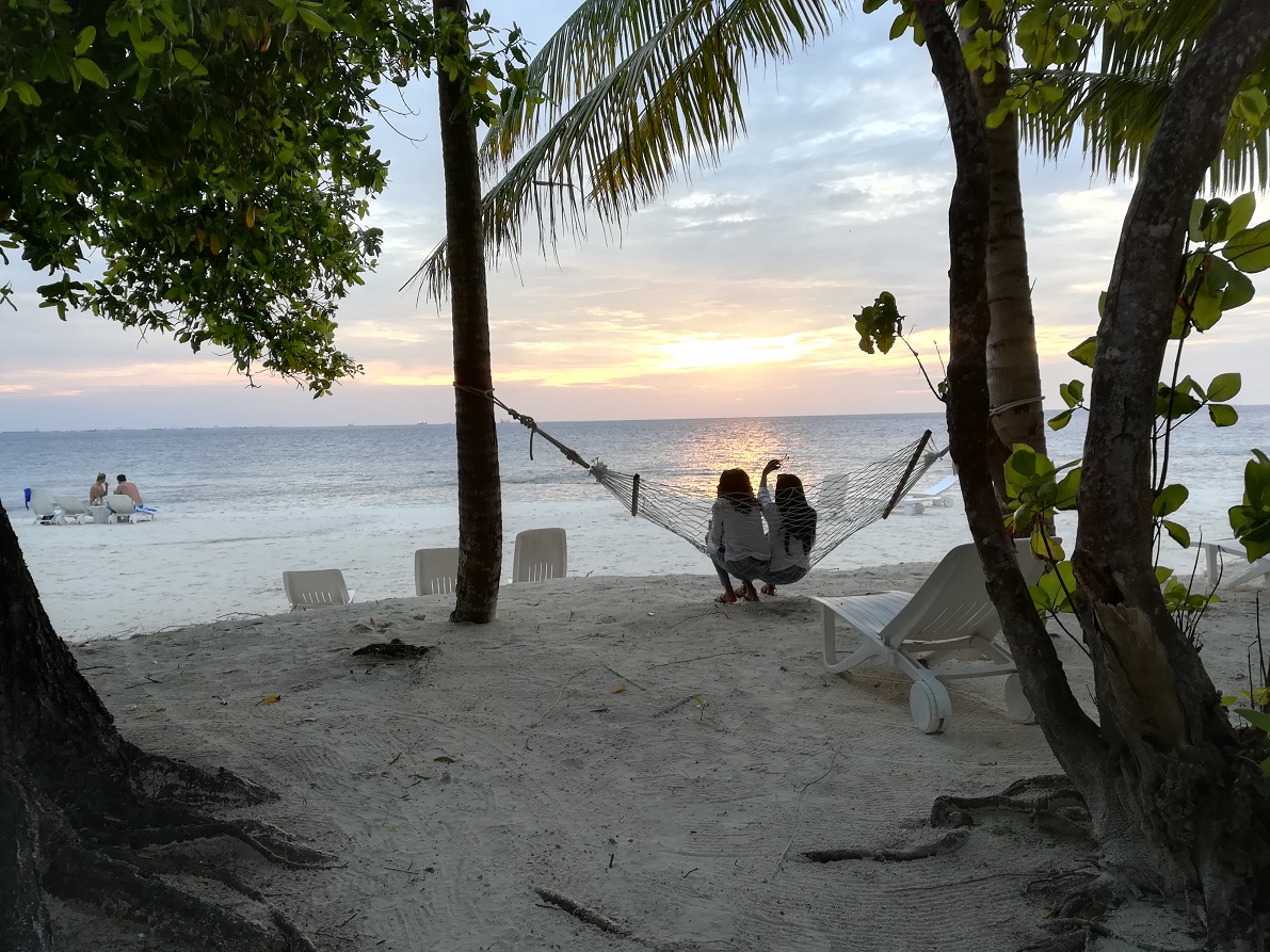 Вечерний релакс. Мальдивы, остров Бандос, Северный Мале